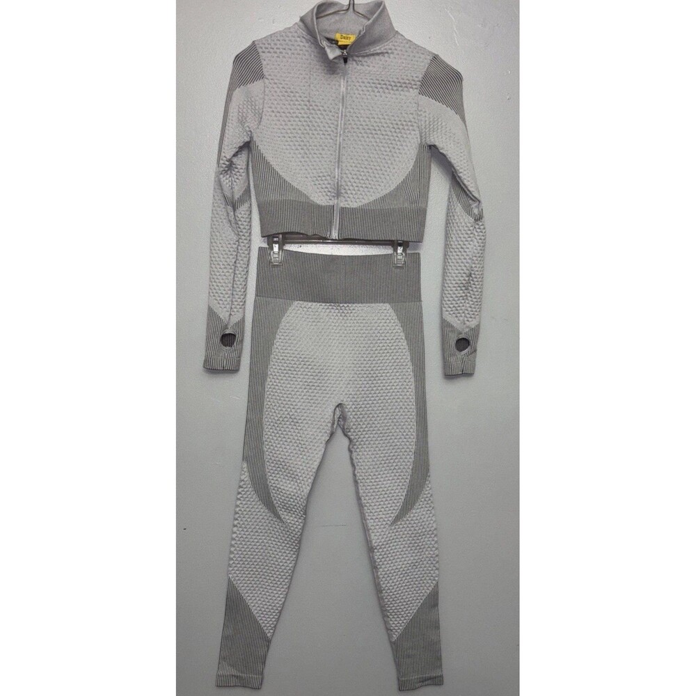 Daisy . Gray Women’s Active Wear Legging set Size Small.